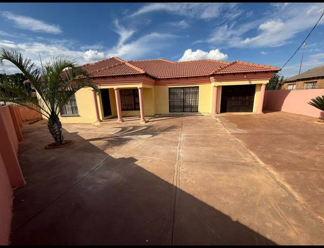 6 BEDROOM HOUSE FOR SALE IN SOSHANGUVE JJ